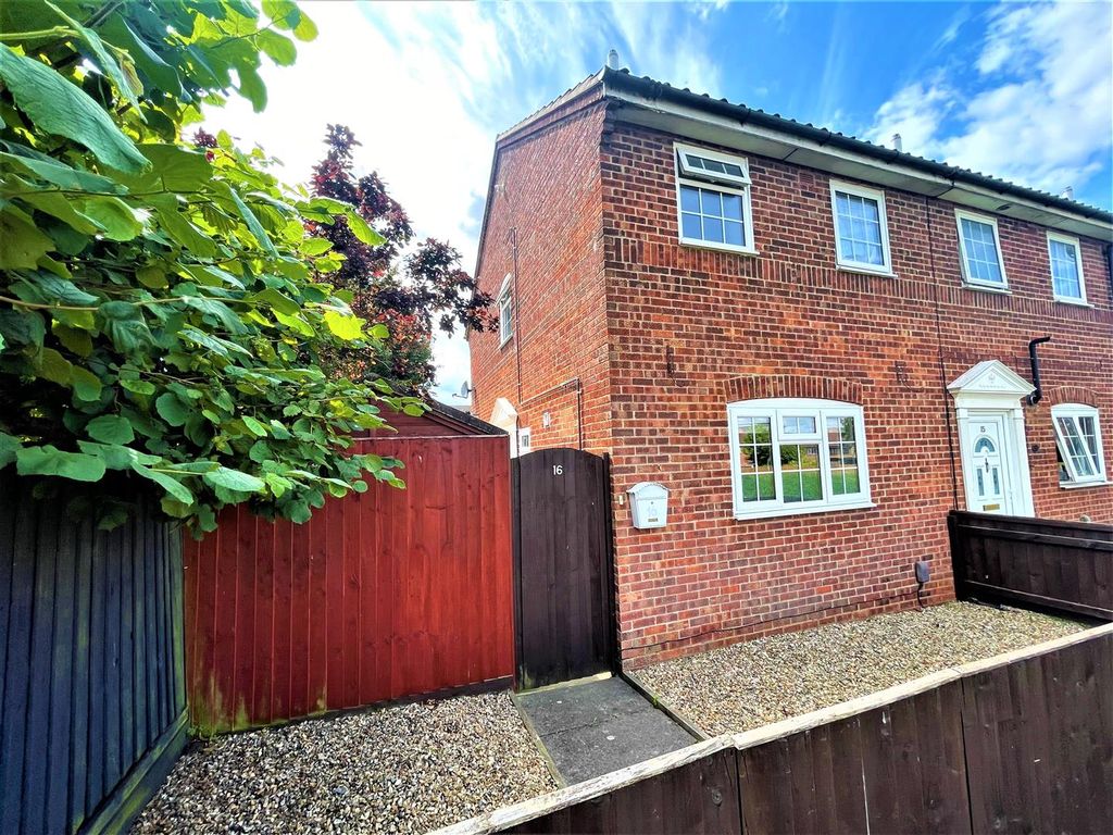 2 bed end terrace house for sale in Osprey Walk, Luton, Bedfordshire LU4, £260,000