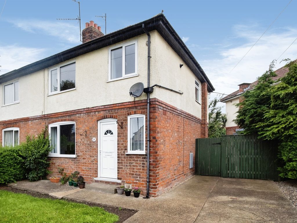 3 bed semi-detached house for sale in Queensgate, Bridlington YO16, £180,000