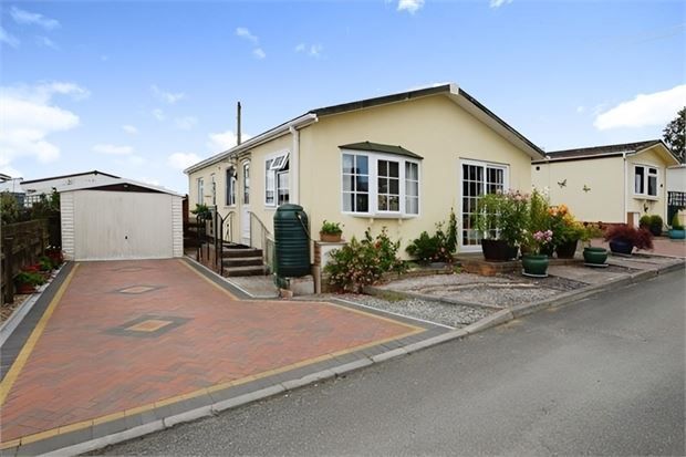 3 bed mobile/park home for sale in The Avenue, Buckingham Orchard, Chudleigh Knighton, Chudleigh, Devon. TQ13, £195,000