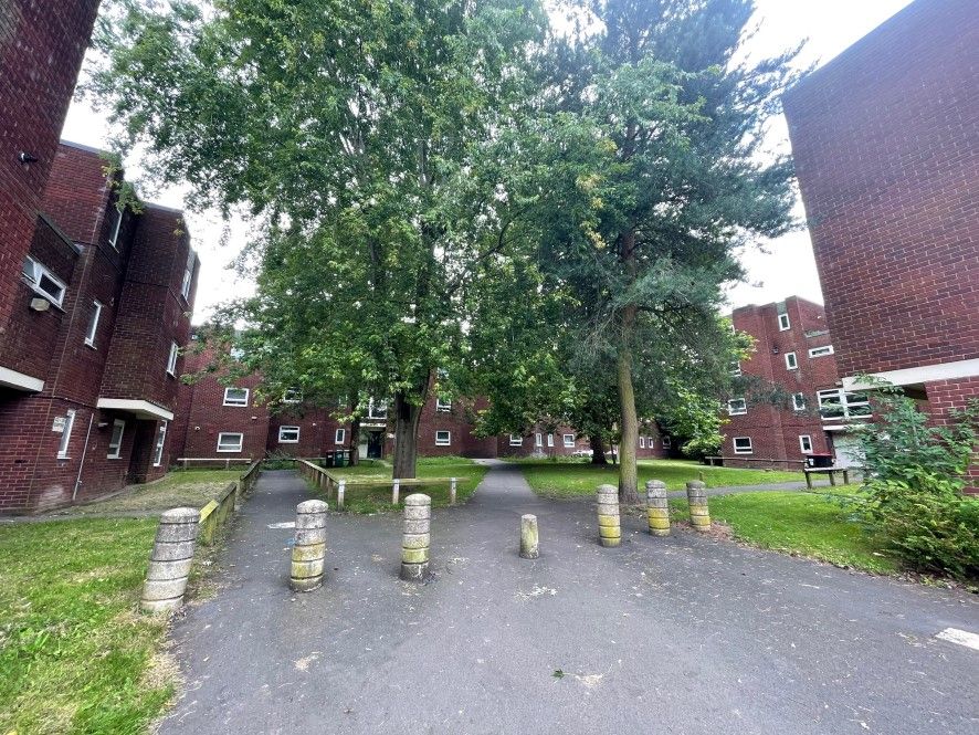 1 bed flat for sale in Burford, Brookside, Telford TF3, £35,000