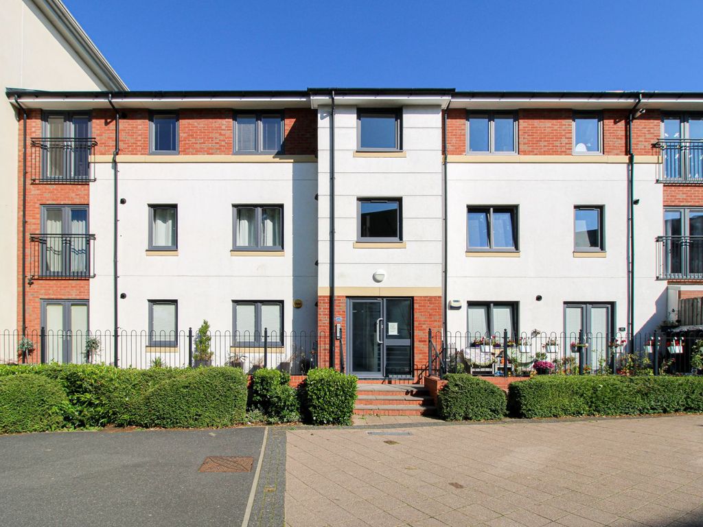 2 bed flat for sale in Parkside, Stratford Road, Shirley, Solihull B90, £195,000