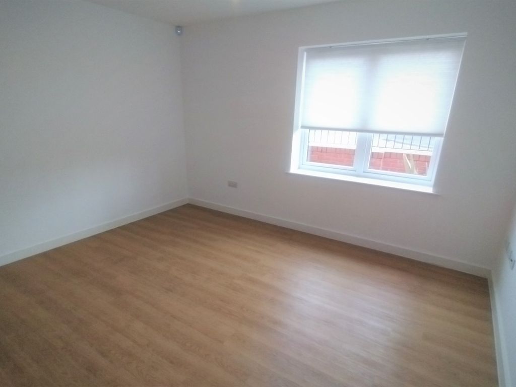1 bed flat for sale in Albion Street, Beeston NG9, £165,000