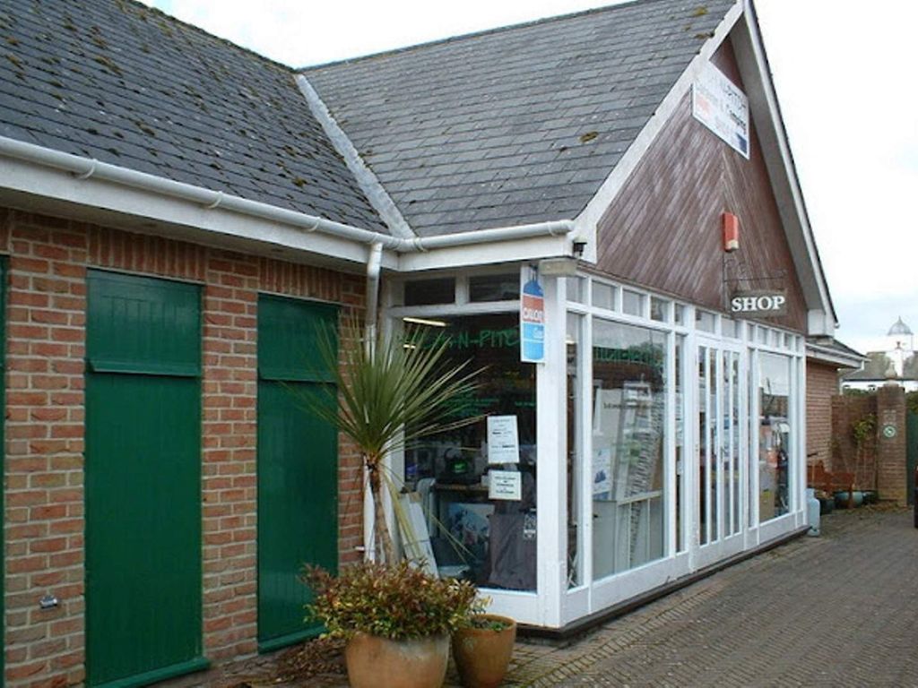 Commercial property for sale in Poole, England, United Kingdom BH21, £60,000