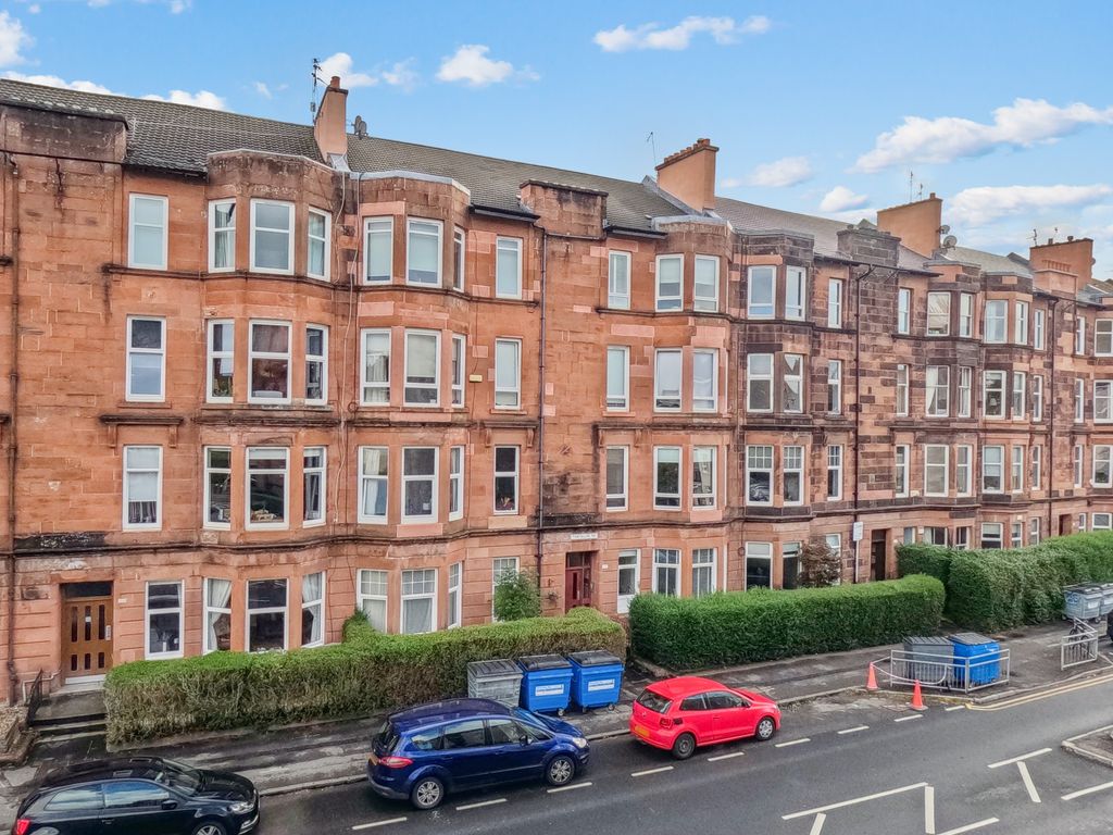2 bed flat for sale in Tantallon Road, Shawlands, Glasgow G41, £169,000