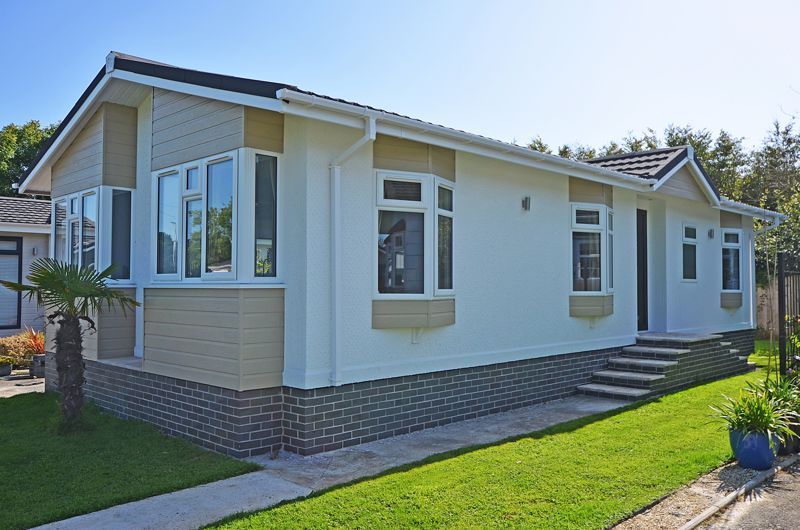 2 bed mobile/park home for sale in Playing Place, Truro TR3, £185,000