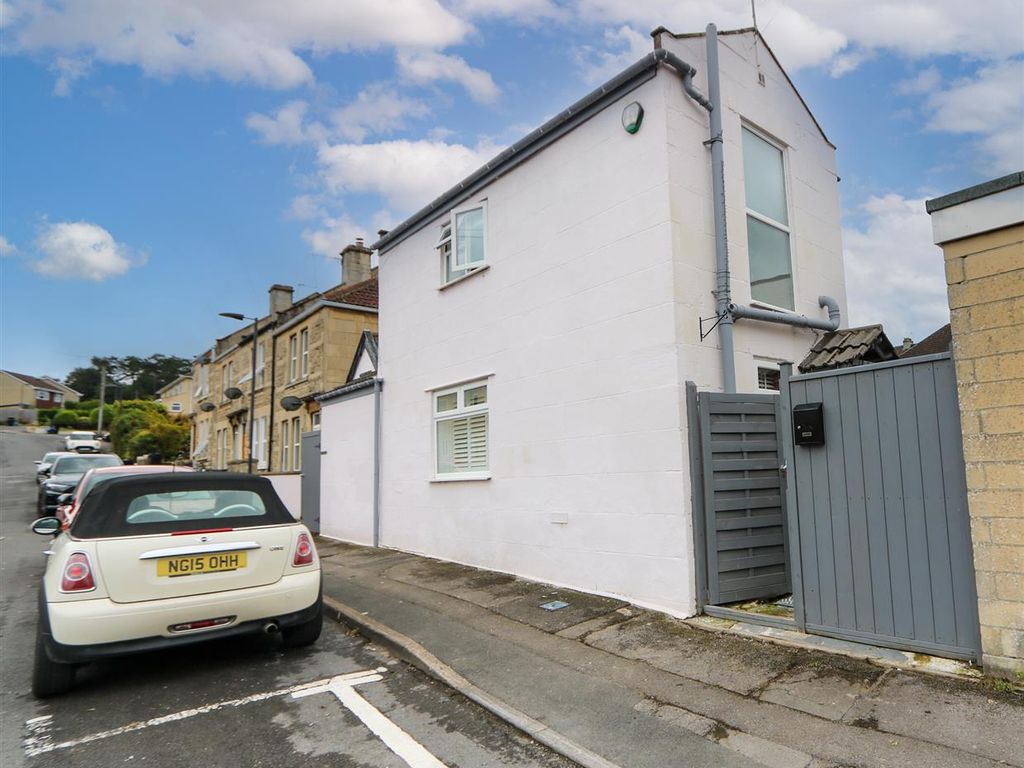 1 bed detached house for sale in Marsden Road, Bath BA2, £250,000