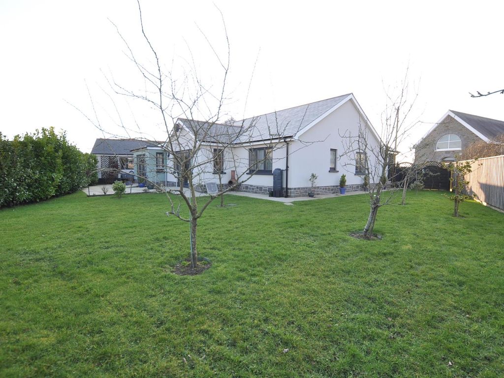 2 bed detached bungalow for sale in Bancffosfelen, Llanelli SA15, £310,000