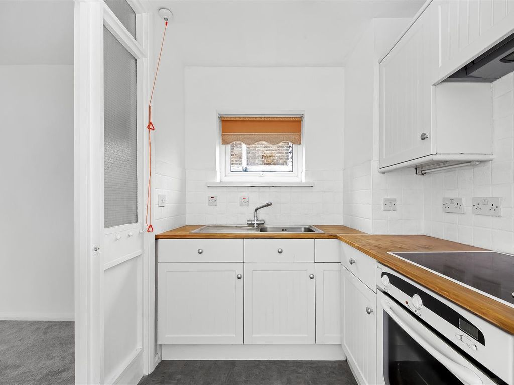 1 bed flat for sale in Croydon Road, Beckenham BR3, £115,000