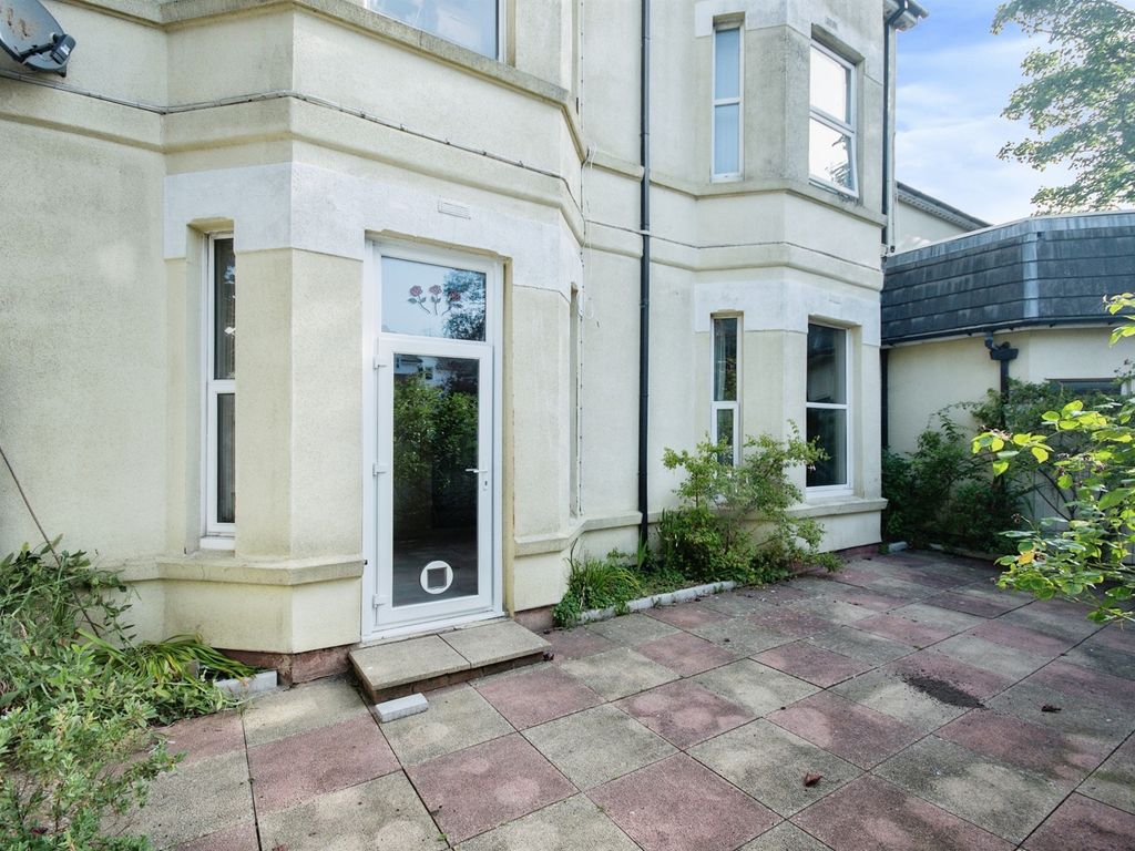 1 bed flat for sale in Wimborne Road, Winton, Bournemouth BH2, £145,000