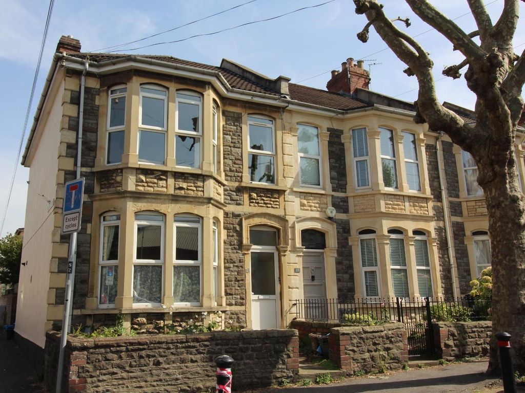 1 bed flat for sale in New Station Road, Bristol BS16, £220,000