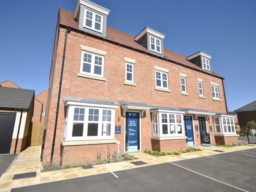 3 bed town house for sale in Brinsley Way, Bircotes, Doncaster DN11, £119,997