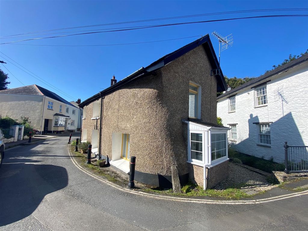 2 bed end terrace house for sale in Church Street, Braunton EX33, £269,950