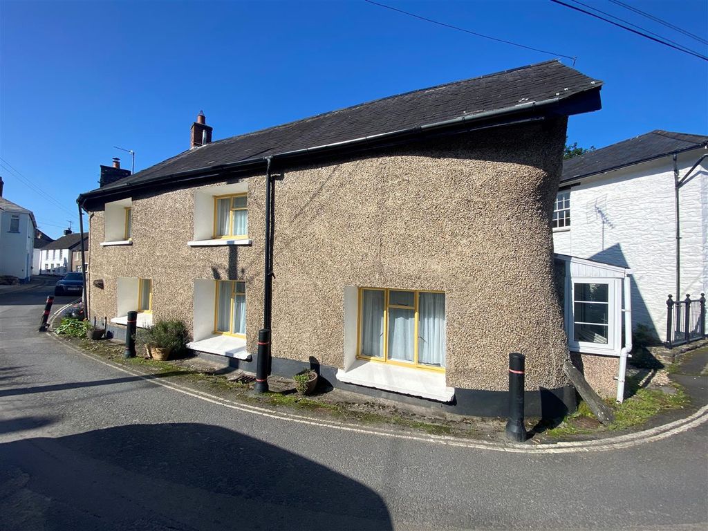 2 bed end terrace house for sale in Church Street, Braunton EX33, £269,950