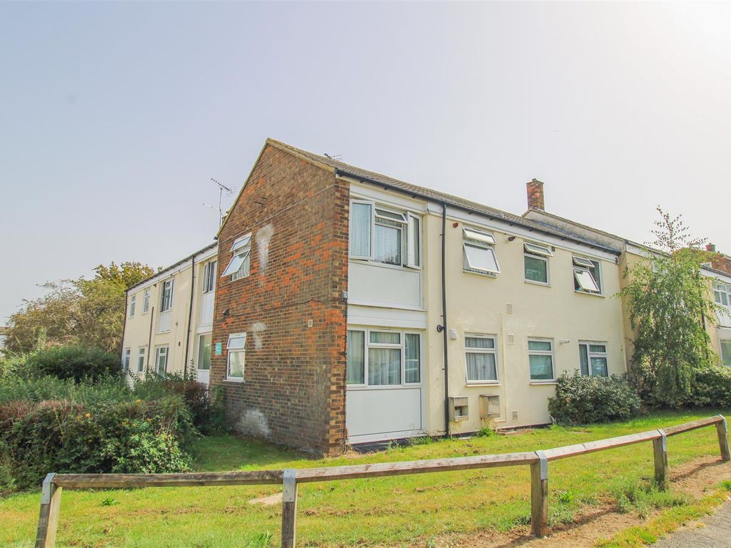 2 bed flat for sale in The Hornbeams, Harlow CM20, £210,000