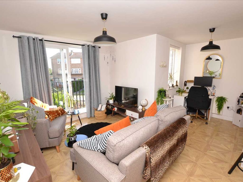 1 bed flat for sale in Bodmin Road, Springfield, Chelmsford CM1, £185,000