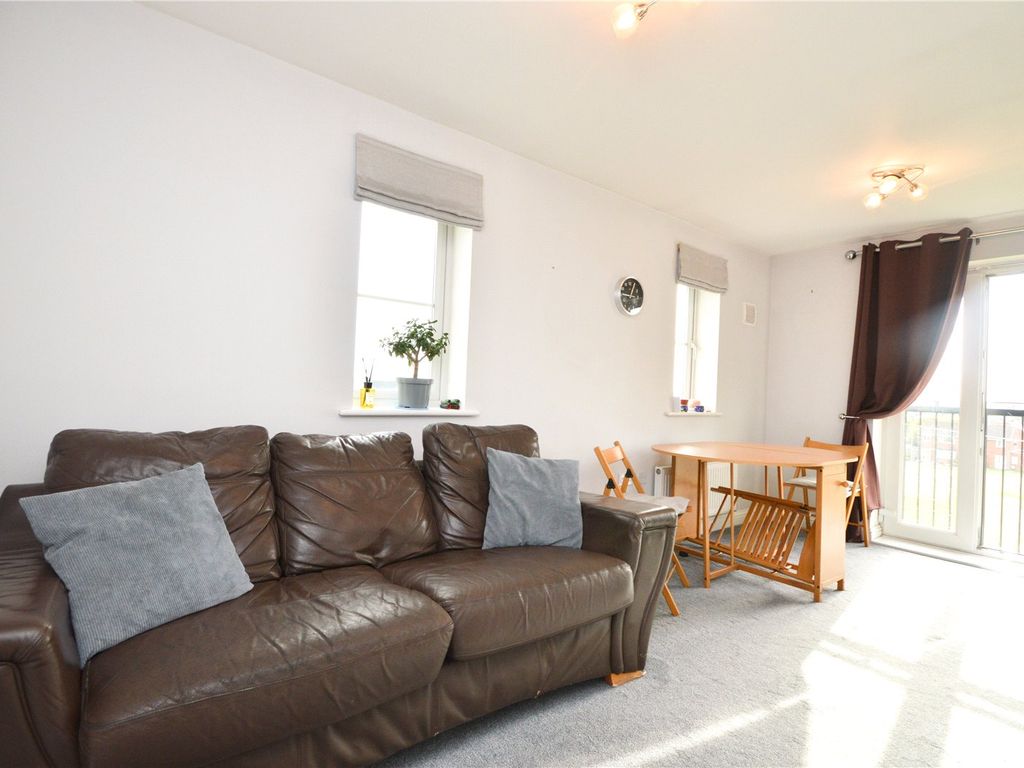 2 bed flat for sale in Twickenham Close, Swindon, Wiltshire SN3, £130,000