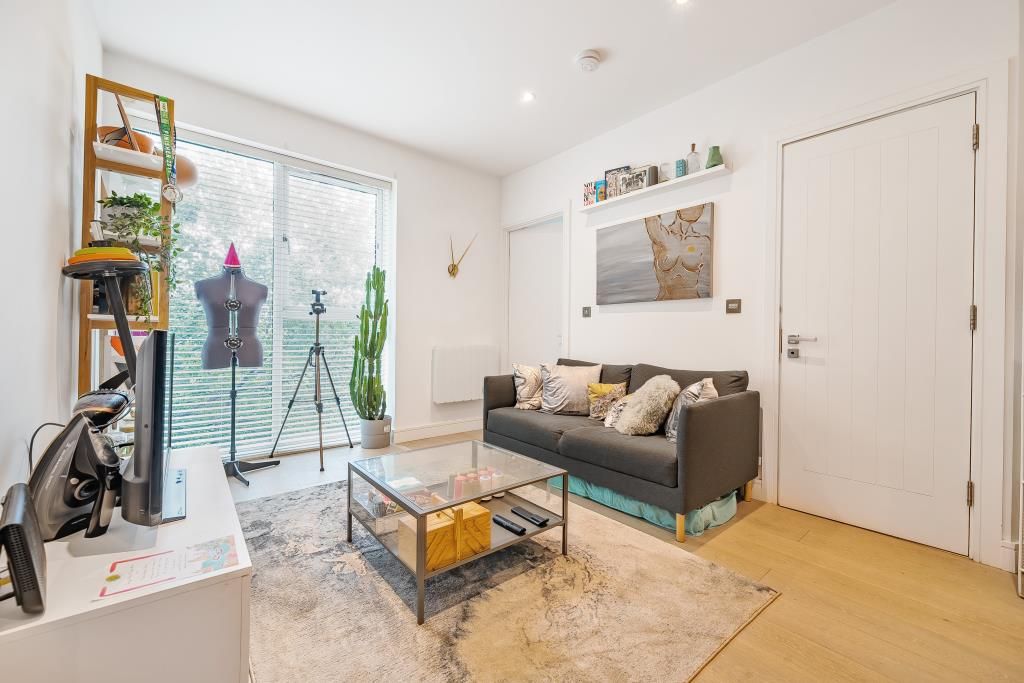 1 bed flat for sale in Wokingham, Berkshire RG40, £230,000