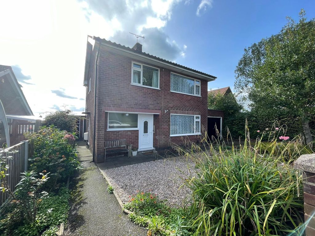 3 bed detached house for sale in Chewton Avenue, Eastwood, Nottingham NG16, £260,000