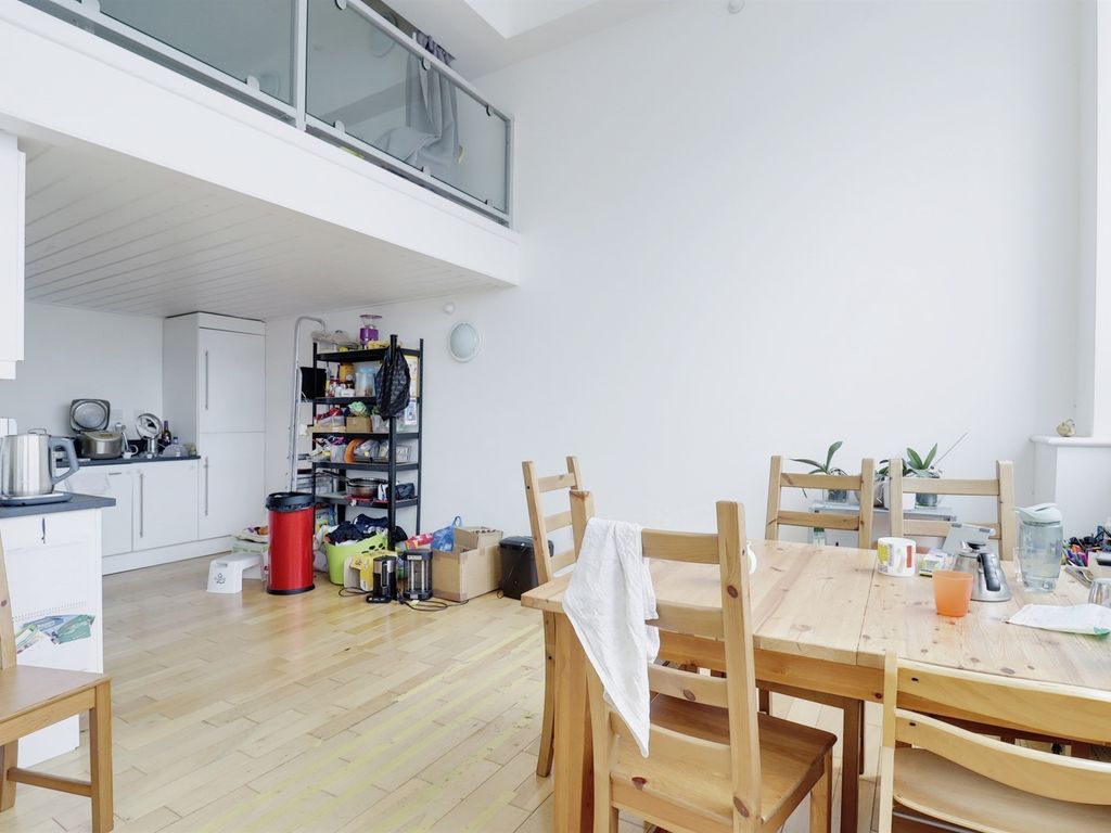 2 bed flat for sale in Lee Street, Leicester LE1, £110,000