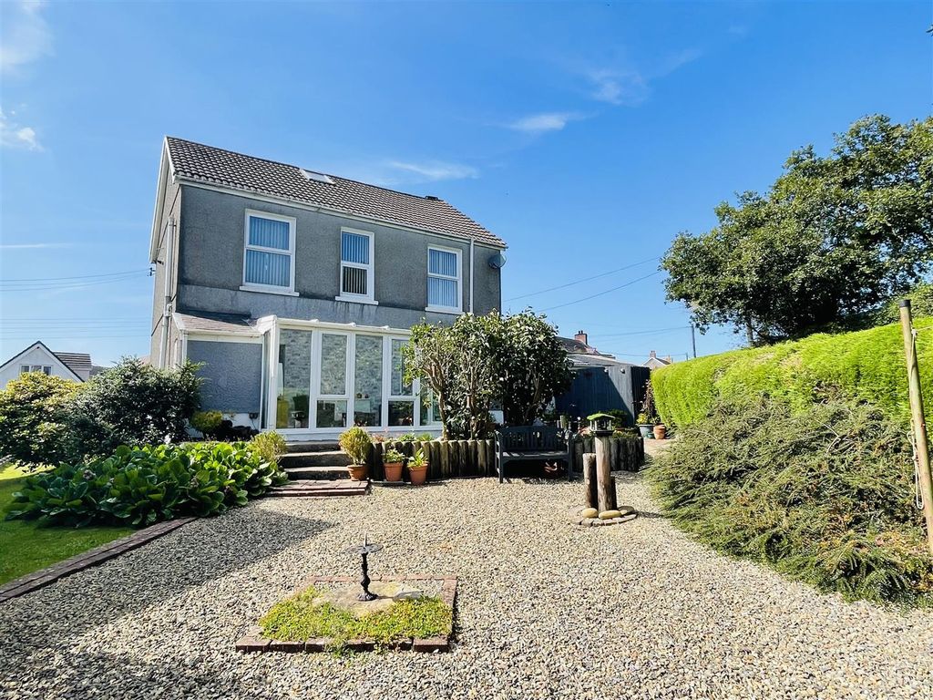 3 bed detached house for sale in Heol Y Banc, Bancffosfelen, Llanelli SA15, £279,950