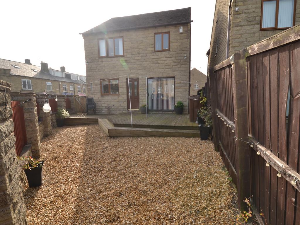 3 bed detached house for sale in Jacobs Croft, Clayton, Bradford BD14, £260,000