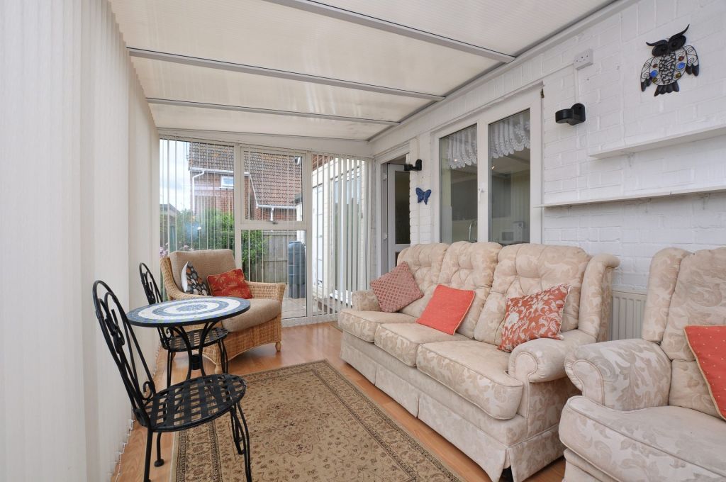 3 bed detached bungalow for sale in Meadowfields, Whitby YO21, £325,000