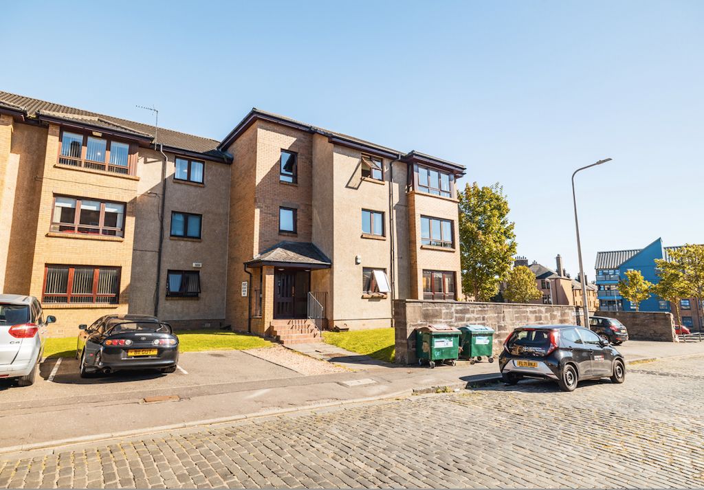 2 bed flat for sale in North Erskine Street, Dundee DD4, £115,000