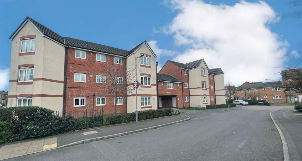 2 bed flat for sale in Ruskin Court, Farnworth, Bolton BL4, £115,000