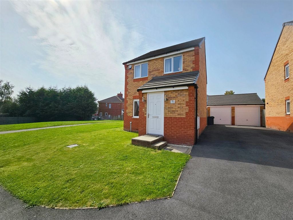 3 bed detached house for sale in Priory Park Close, Barnsley S71, £190,000