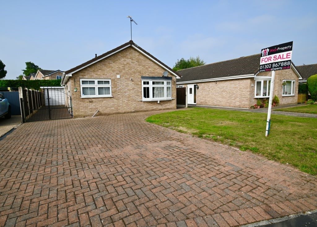 2 bed bungalow for sale in Ravenswood Drive, Auckley, Doncaster DN9, £245,000