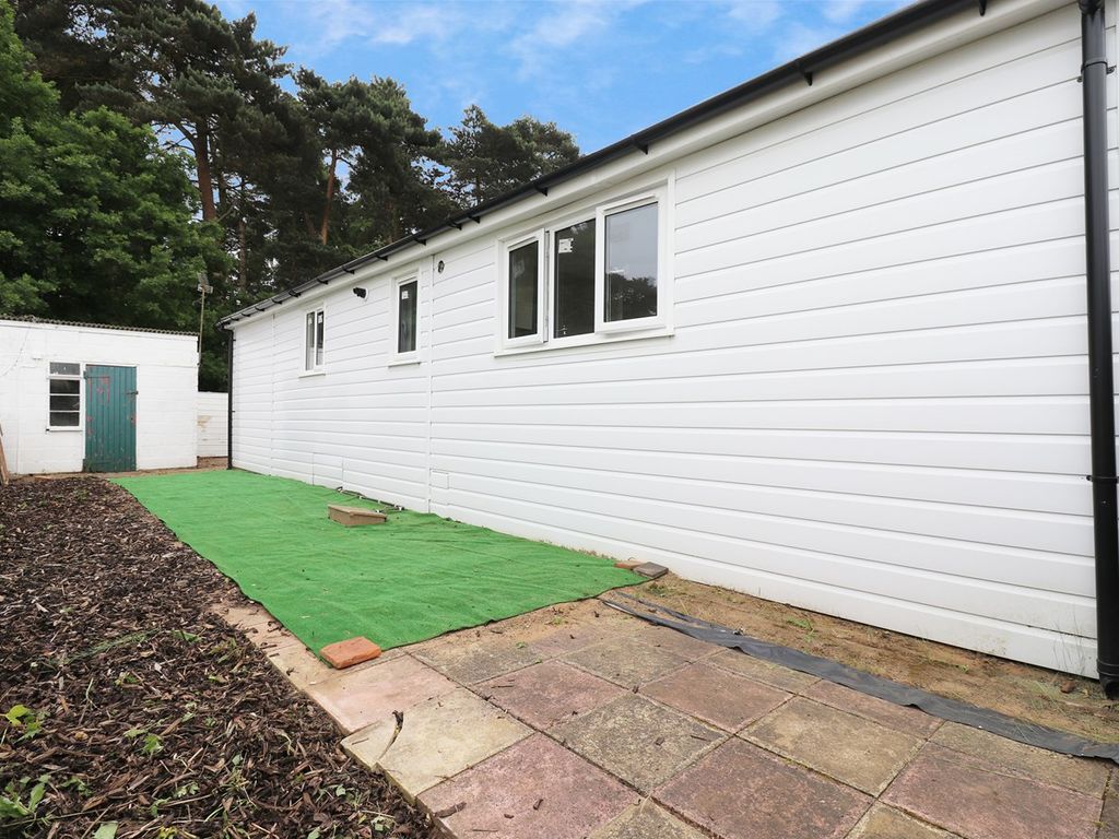 2 bed mobile/park home for sale in Parklands Mobile Homes, Scunthorpe DN17, £49,950