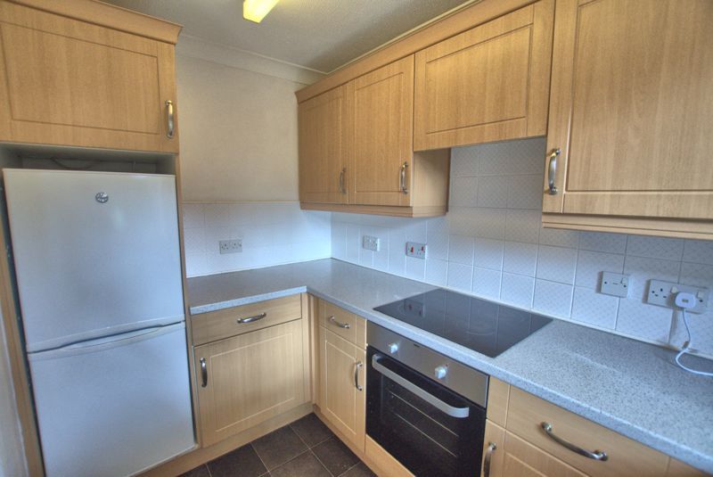 1 bed flat for sale in Croad Court, High Street, Fareham PO16, £145,000