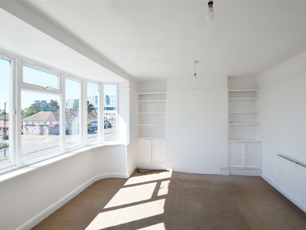 2 bed flat for sale in Bath Road, Slough SL1, £160,000