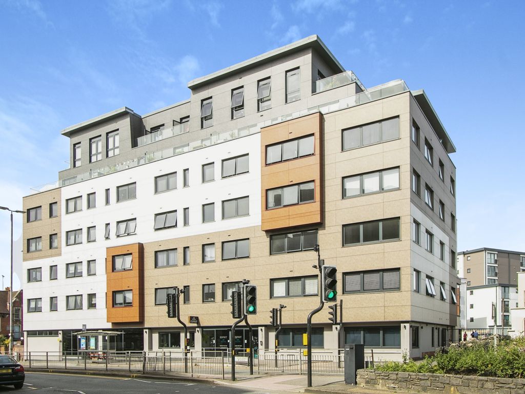 1 bed flat for sale in High Street North, Poole BH15, £60,000