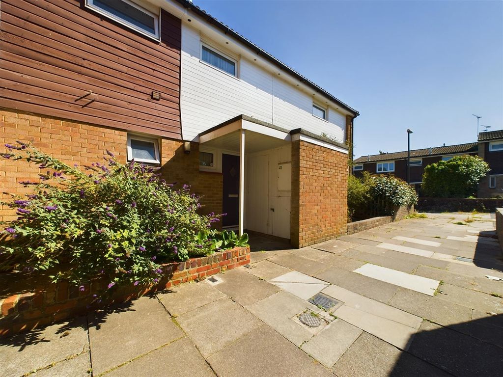 3 bed end terrace house for sale in Apsley Court, Crawley RH11, £289,950