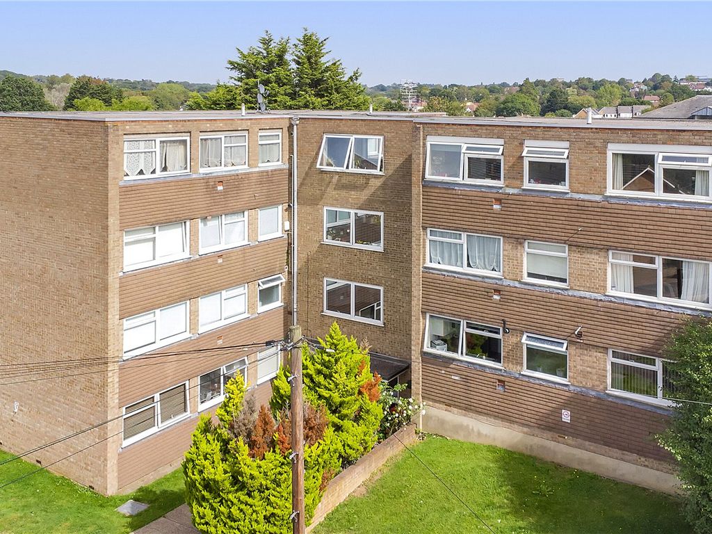 2 bed flat for sale in Tern Way, Brentwood, Essex CM14, £260,000