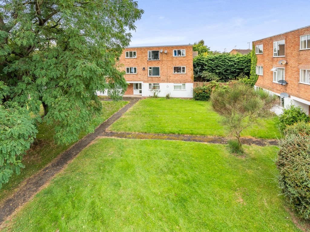 2 bed flat for sale in Farleigh Road, Pershore WR10, £60,000