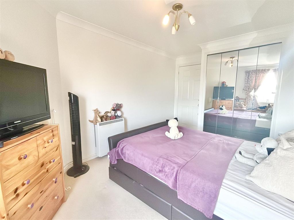 1 bed flat for sale in Harold Road, Margate CT9, £75,000