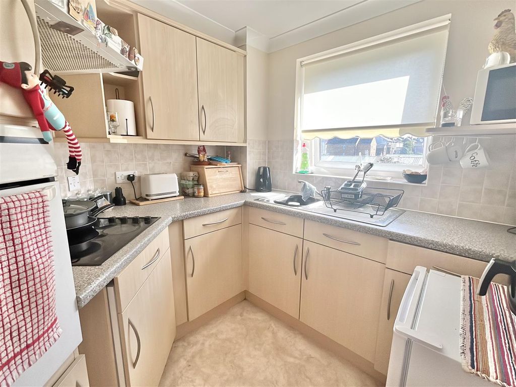 1 bed flat for sale in Harold Road, Margate CT9, £75,000