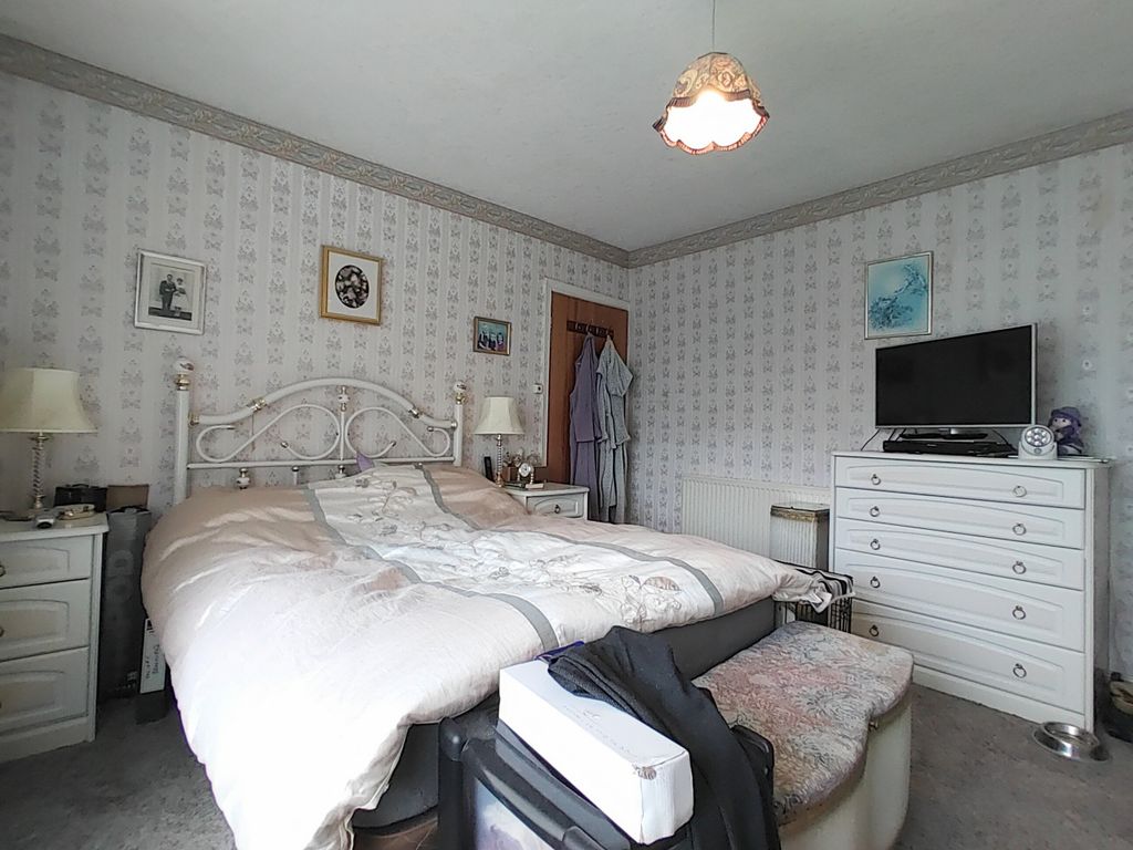 3 bed semi-detached house for sale in Fieldway, Clayton, Bradford BD14, £220,000