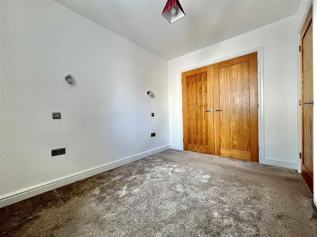 1 bed maisonette for sale in Newton Avenue, Gloucester GL4, £125,000