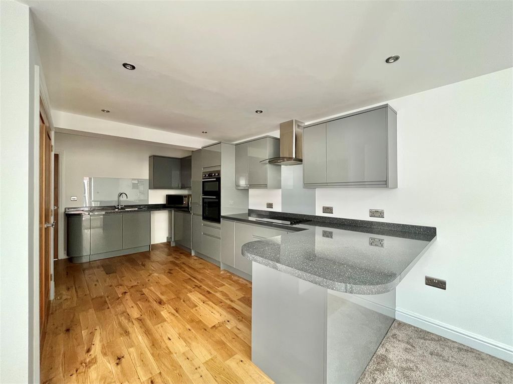 1 bed maisonette for sale in Newton Avenue, Gloucester GL4, £125,000