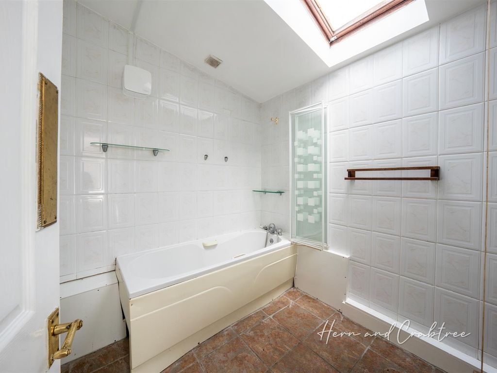 1 bed flat for sale in Sevenoaks Street, Cardiff CF11, £105,000