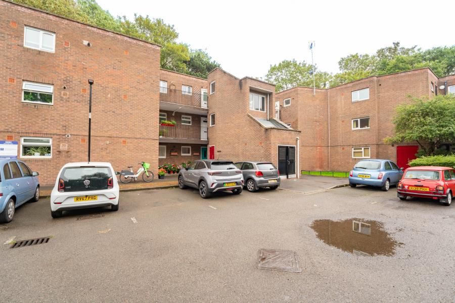 1 bed flat for sale in Garrick Close, London W5, £299,950