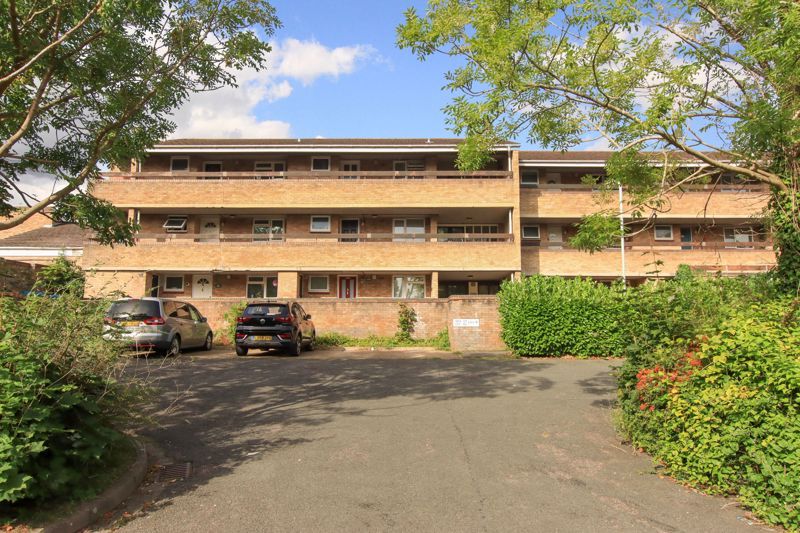 1 bed flat for sale in Rosebery Way, Tring HP23, £180,000