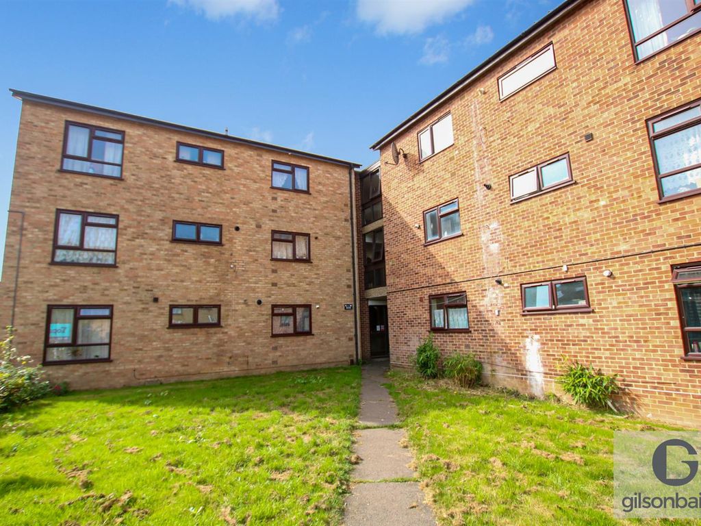 2 bed flat for sale in Gordon Square, Norwich NR1, £120,000