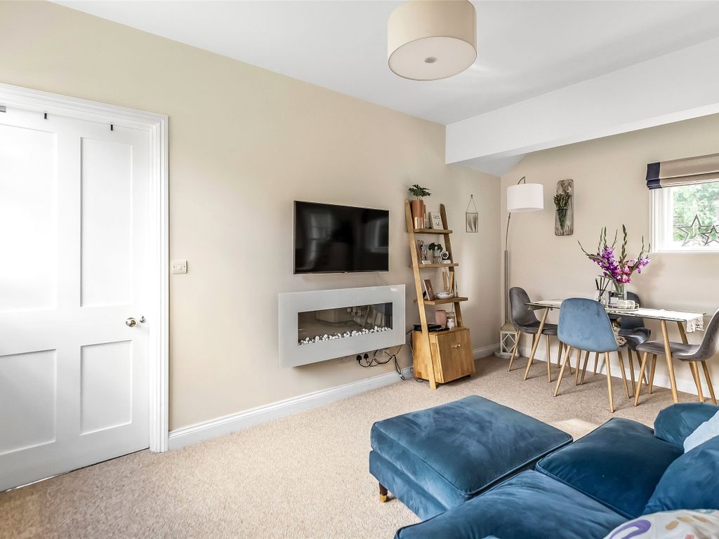 1 bed flat for sale in Archway Mews, Dorking RH4, £335,000