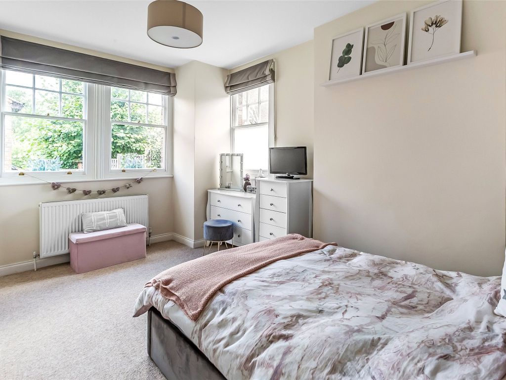 1 bed flat for sale in Archway Mews, Dorking RH4, £335,000