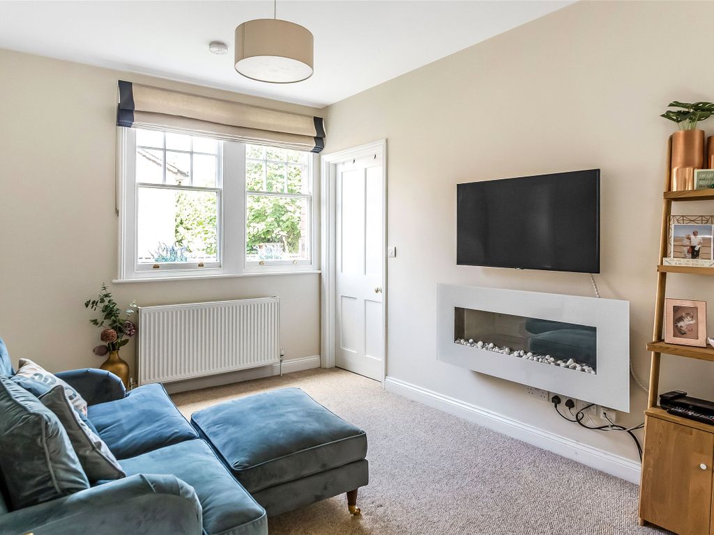 1 bed flat for sale in Archway Mews, Dorking RH4, £335,000