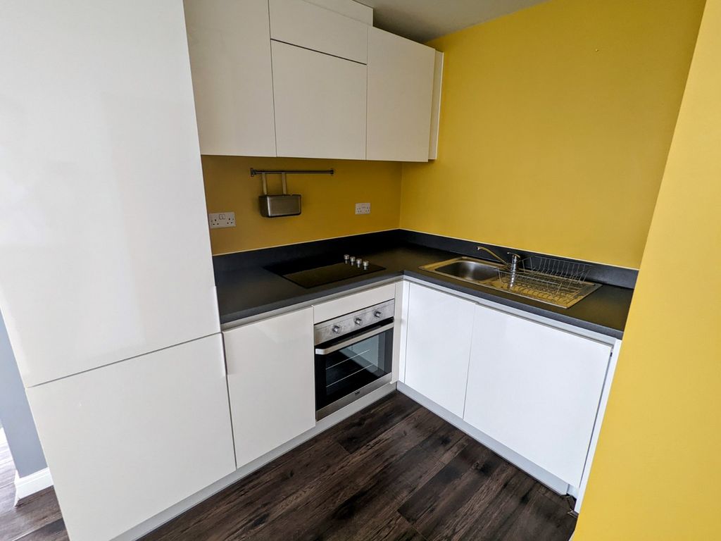 1 bed flat for sale in Waterfront West, Brierley Hill DY5, £70,000